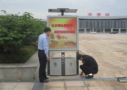 福建云霄动车站广场 新设全新广告垃圾桶