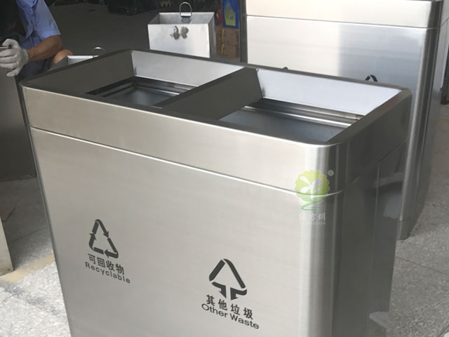 广州白云机场直投式不锈钢分类垃圾箱