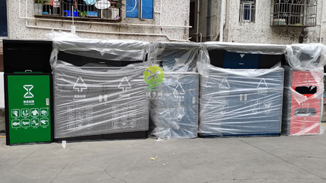 深圳宝安社区不锈钢垃圾分类投放点大垃圾箱罩厂家送货