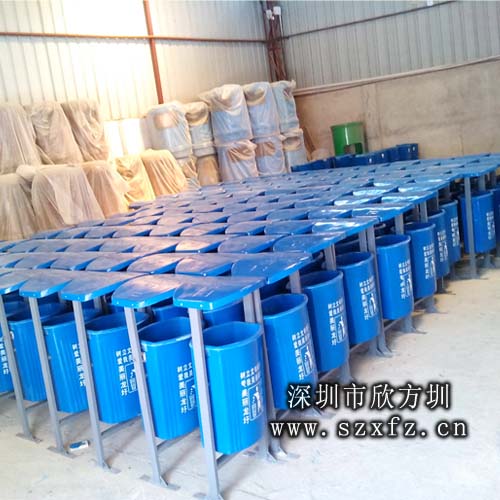 广西梧州龙圩政府订购一批玻璃钢垃圾桶