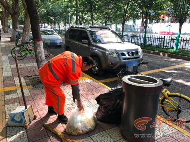 西安户外垃圾桶丢玻璃瓶起争执